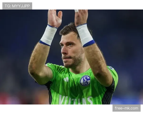 穆勒诠释射门艺术:技术与智慧铸就球场高效表现 穆勒诠释射门艺术:技术与智慧铸就球场高效表现