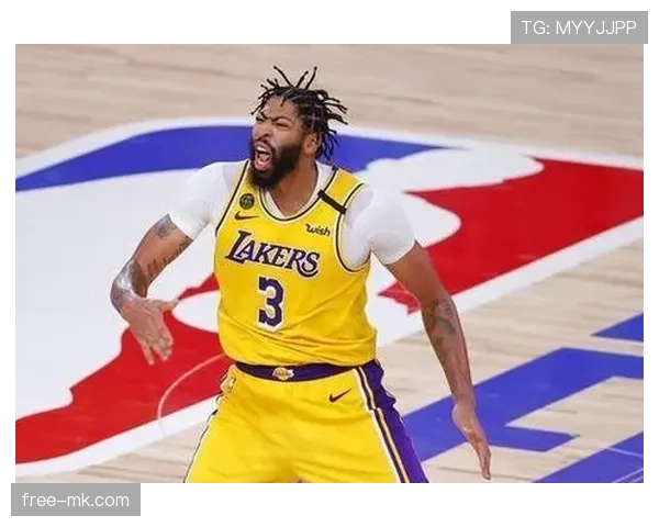 戴维斯防守站位策略解析：关键因素助力球队提升防守效率