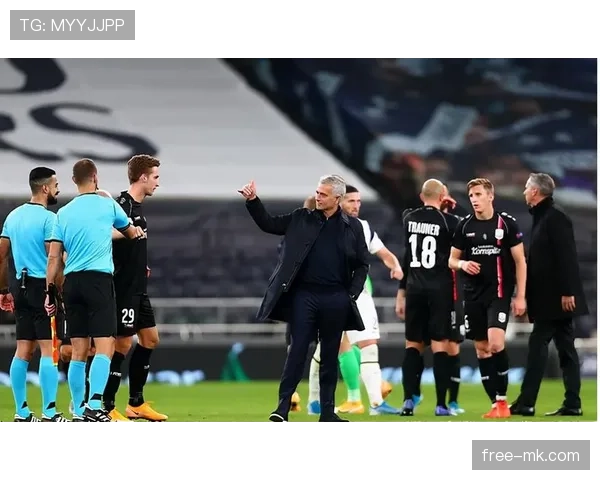 瓦拉内对抗能力表现稳健，防守数据持续提升