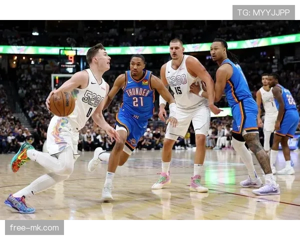 穆雷突破拉开防守空间，助力掘金季后赛效率提升